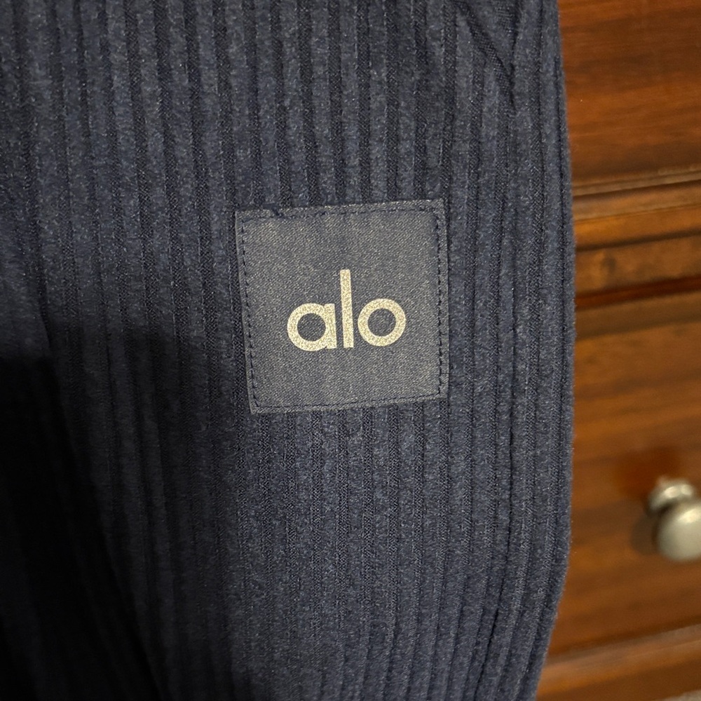 ALO Yoga Muse Wide Leg Pant - Picture 5 of 7
